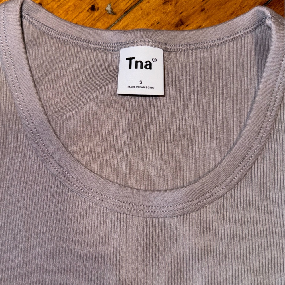 Aritzia TNA Cropped Ribbed Tank Grey - Picture 3 of 4
